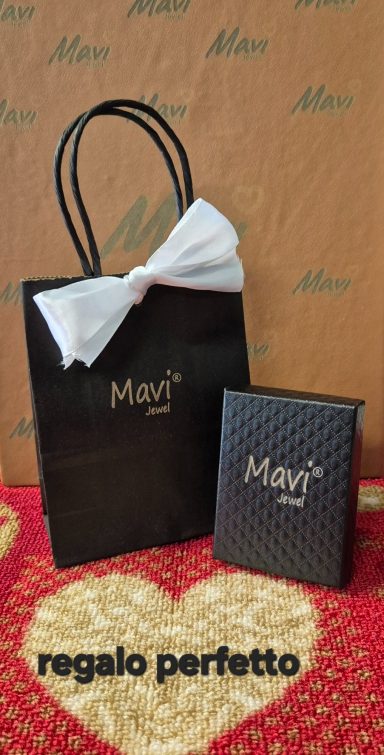 Black gift bag with white bow and a small box labeled "regalo perfetto."